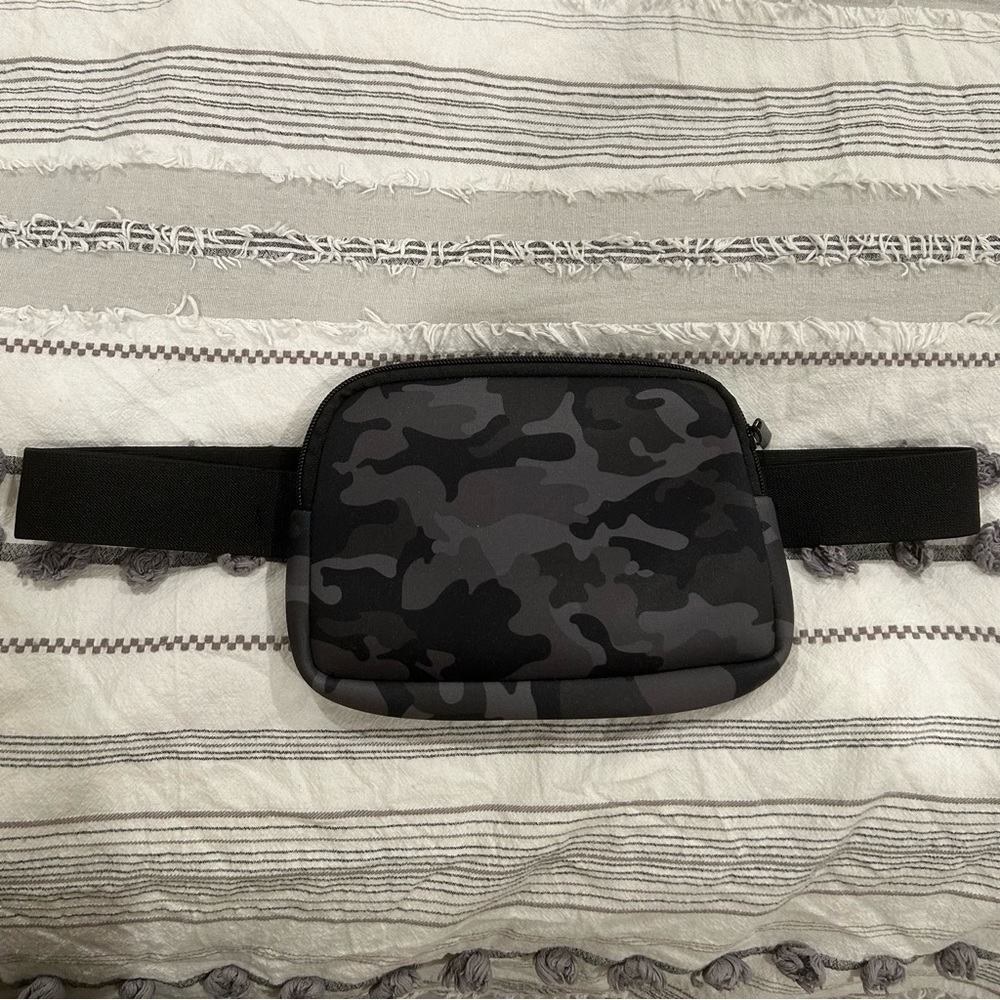 Camo belt bag